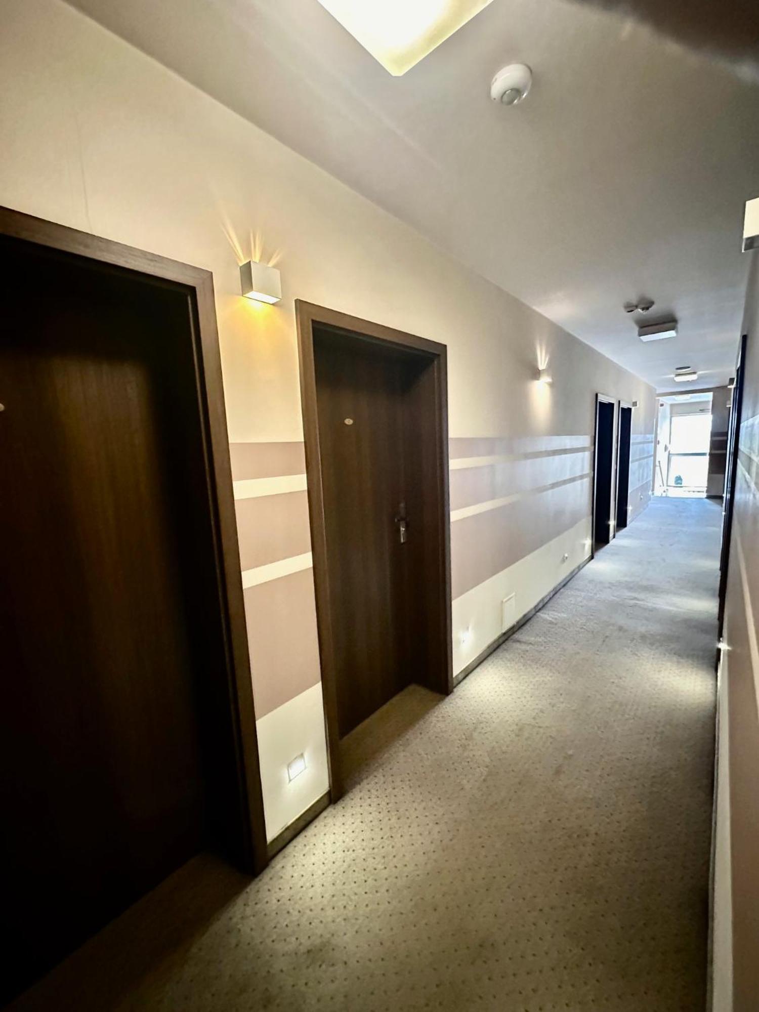 אוסטרוב וילקופולסקי Hotel Pod Debami מראה חיצוני תמונה