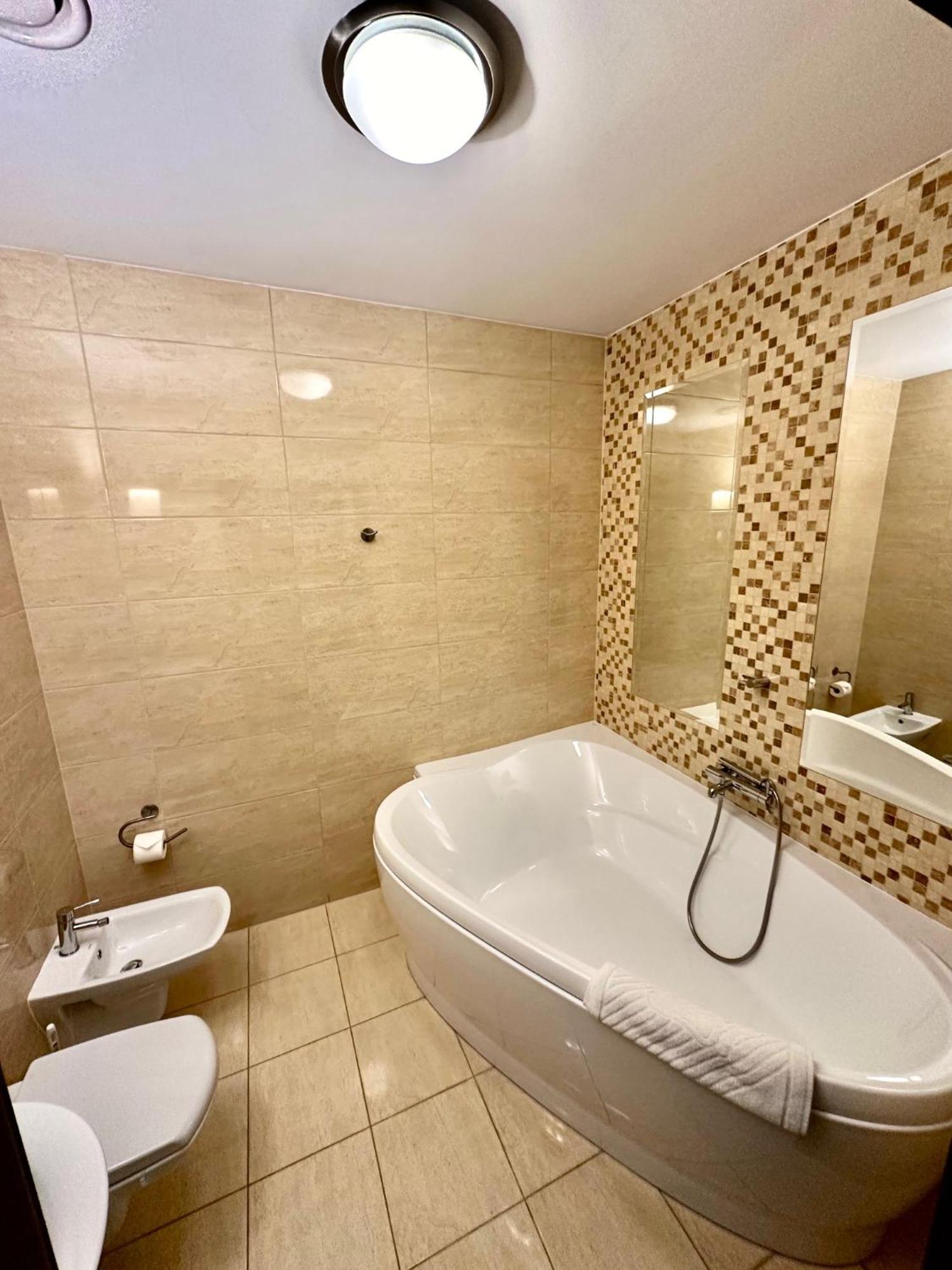 אוסטרוב וילקופולסקי Hotel Pod Debami מראה חיצוני תמונה