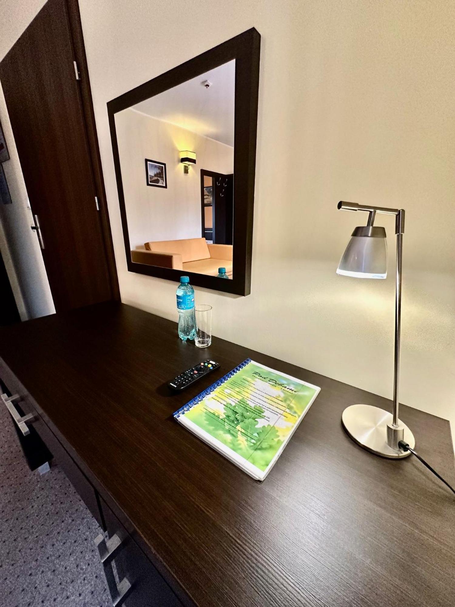 אוסטרוב וילקופולסקי Hotel Pod Debami מראה חיצוני תמונה